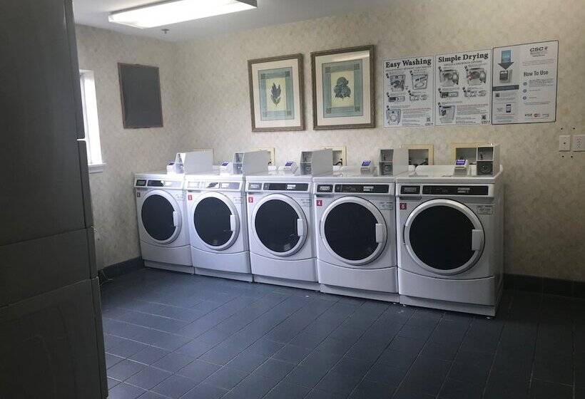 호텔 Hometowne Studios & Suites By Red Roof Charlotte Concord