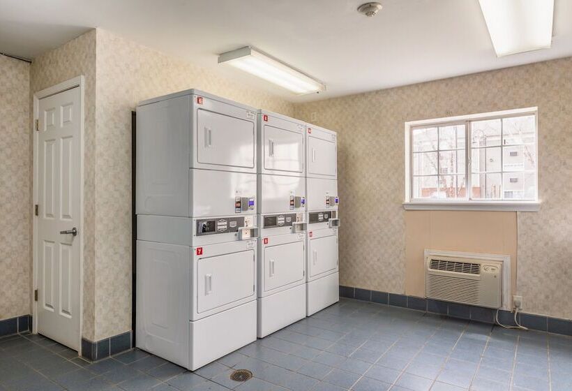 호텔 Hometowne Studios & Suites By Red Roof Charlotte Concord