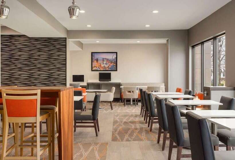 בית מלון כפרי La Quinta Inn & Suites By Wyndham St Louis Route 66