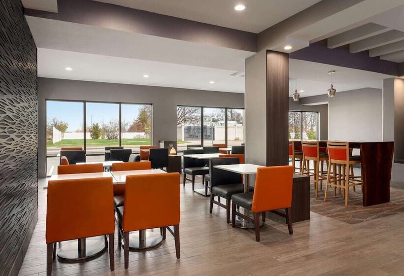 فندق La Quinta Inn & Suites By Wyndham St Louis Route 66