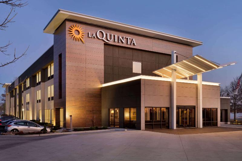 בית מלון כפרי La Quinta Inn & Suites By Wyndham St Louis Route 66