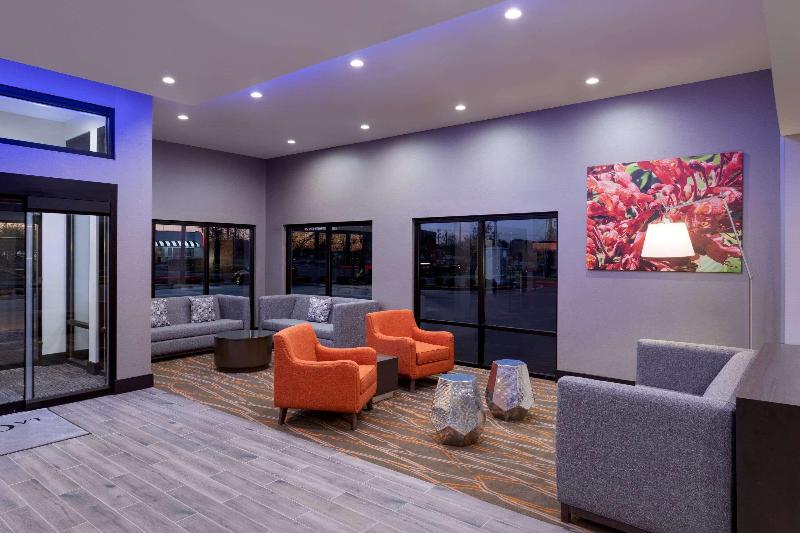 בית מלון כפרי La Quinta Inn & Suites By Wyndham St Louis Route 66