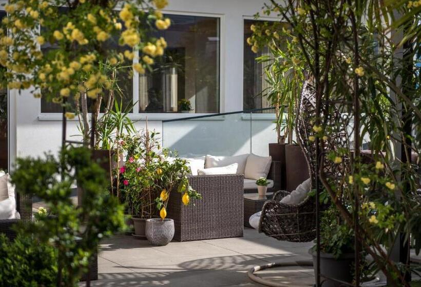 בית מלון כפרי Ladurner