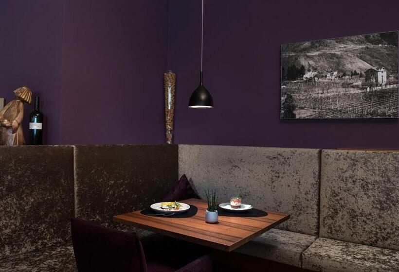 בית מלון כפרי Ladurner