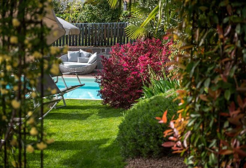 בית מלון כפרי Ladurner