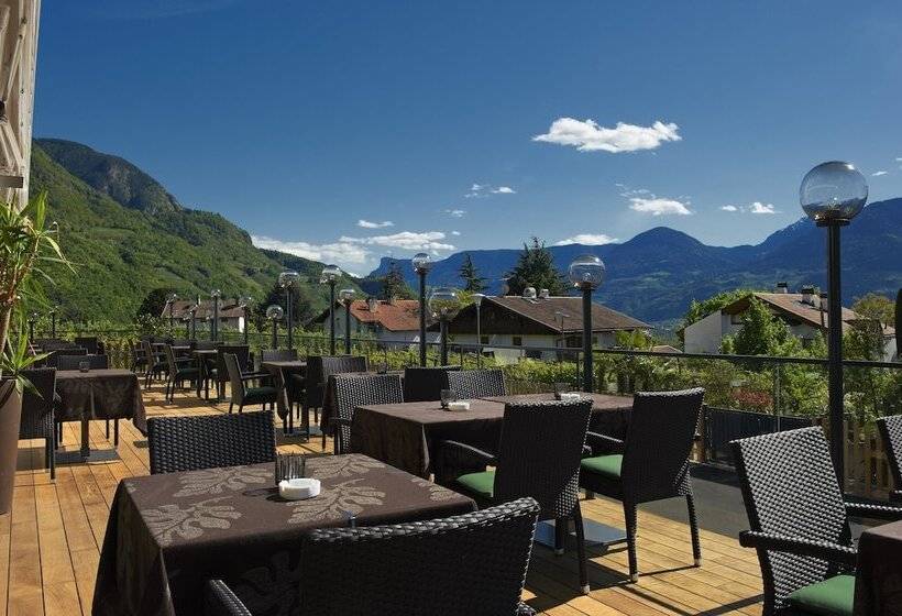 בית מלון כפרי Ladurner