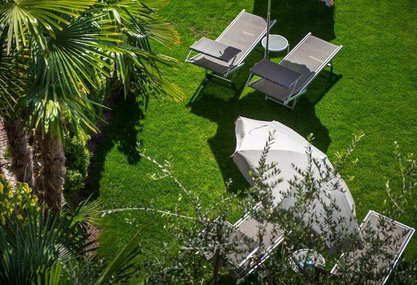 בית מלון כפרי Ladurner