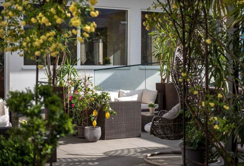 בית מלון כפרי Ladurner