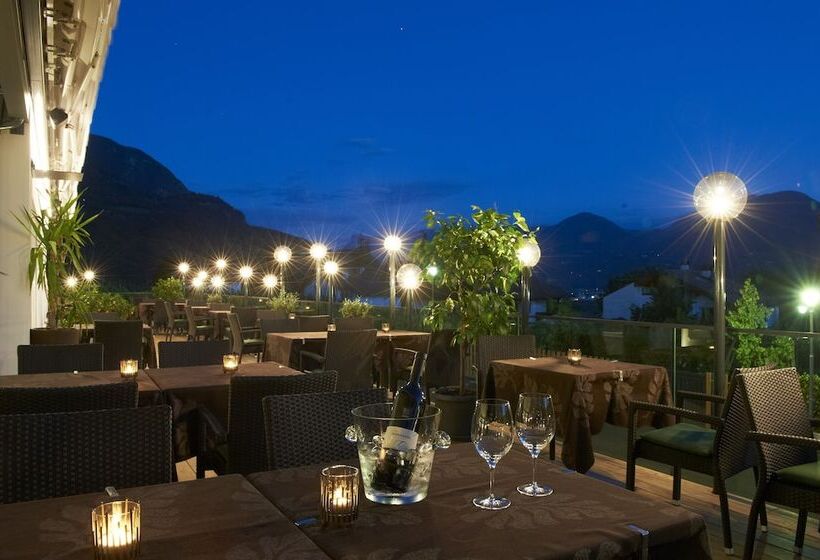 בית מלון כפרי Ladurner