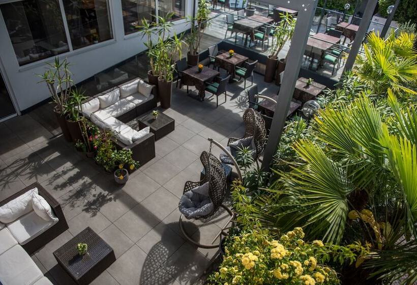 בית מלון כפרי Ladurner