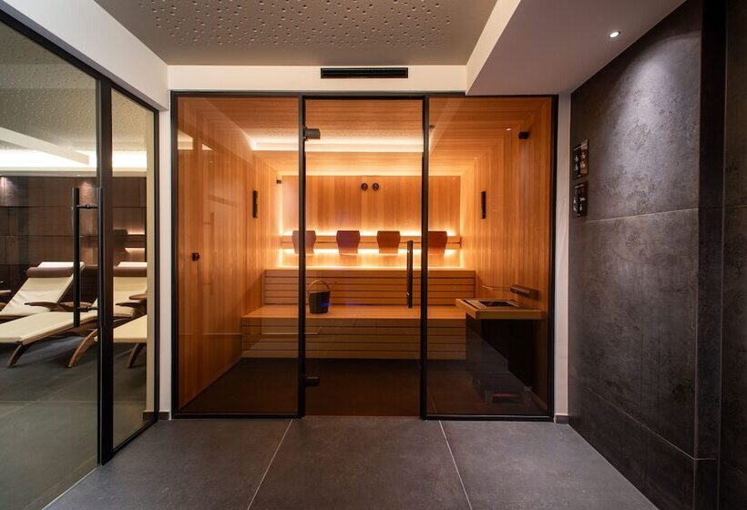 בית מלון כפרי Ladurner