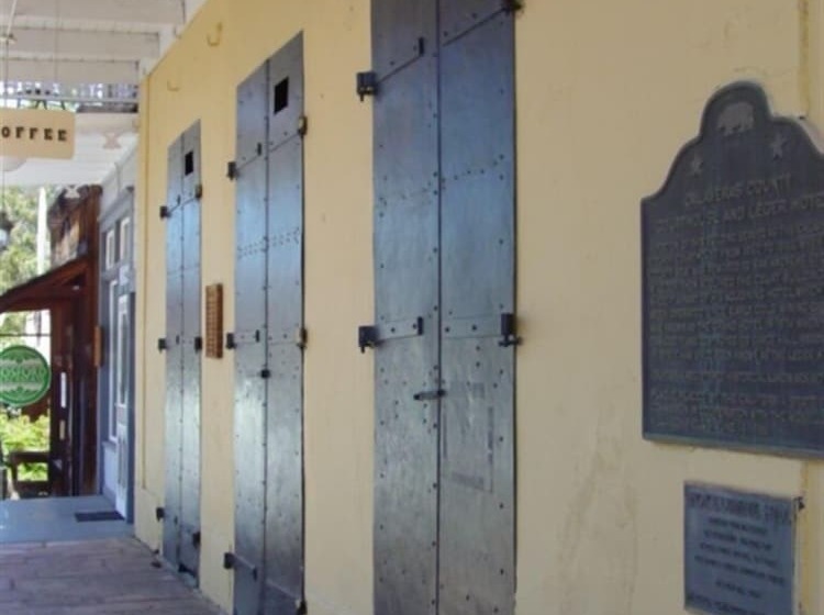 فندق Léger Restaurant & Saloon