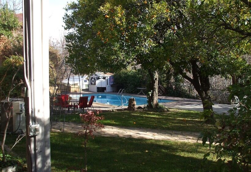 فندق Léger Restaurant & Saloon