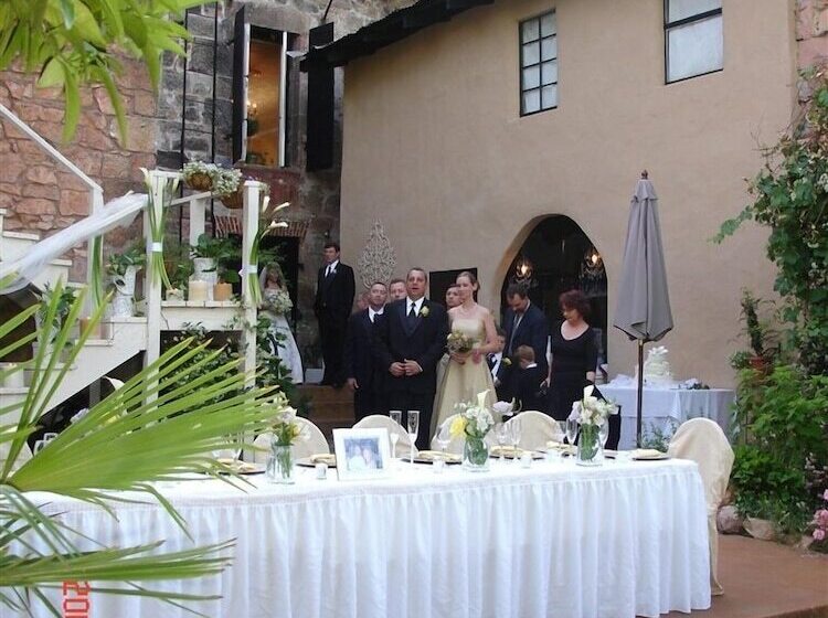 فندق Léger Restaurant & Saloon