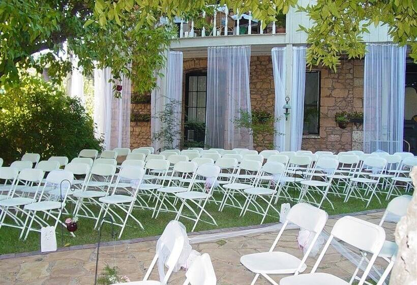 فندق Léger Restaurant & Saloon