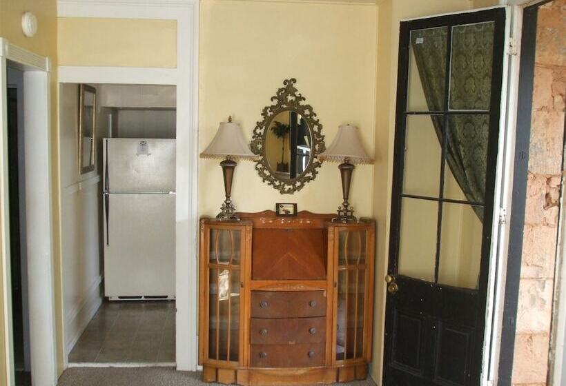 فندق Léger Restaurant & Saloon