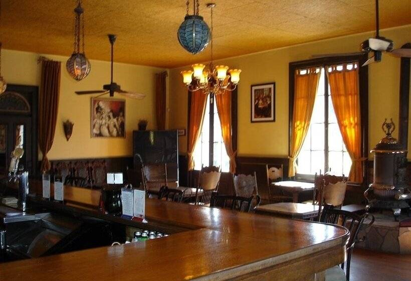 فندق Léger Restaurant & Saloon