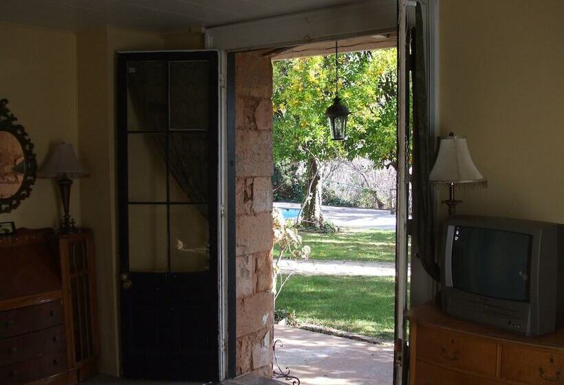 فندق Léger Restaurant & Saloon