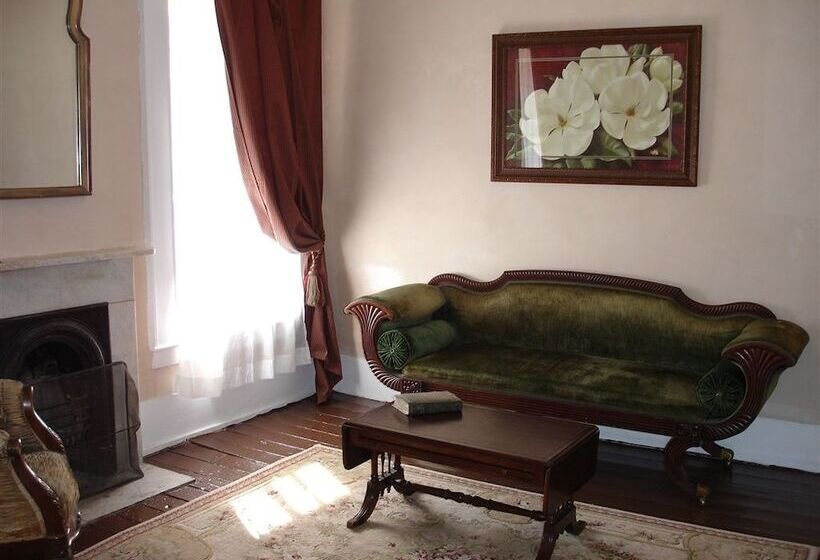 فندق Léger Restaurant & Saloon