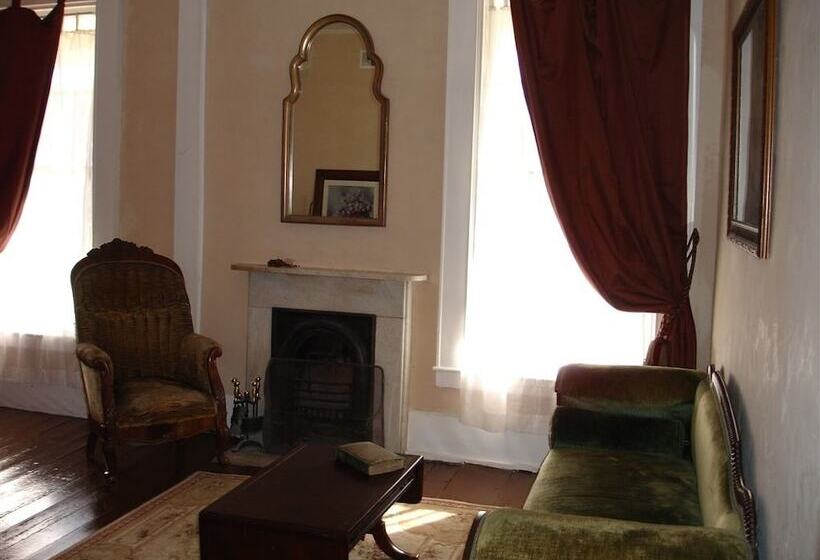 فندق Léger Restaurant & Saloon