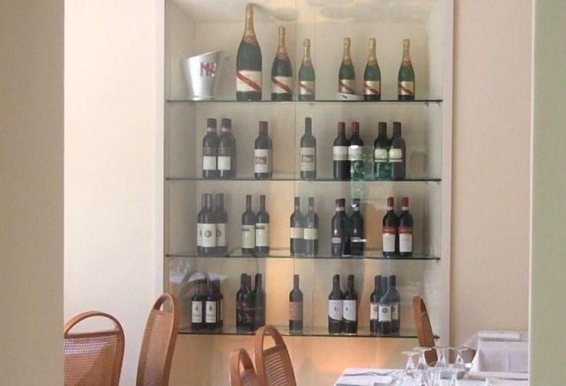 Отель Montebello