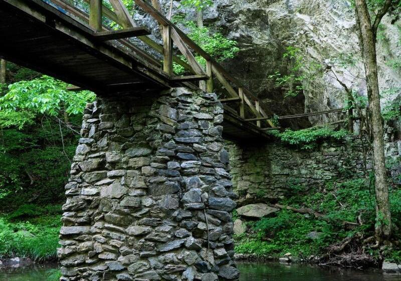 Natural Bridge Hotel, Trademark Collection By Wyndham