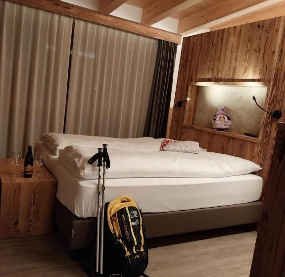 בית מלון כפרי Ortles Dolomiti Walking & Spa