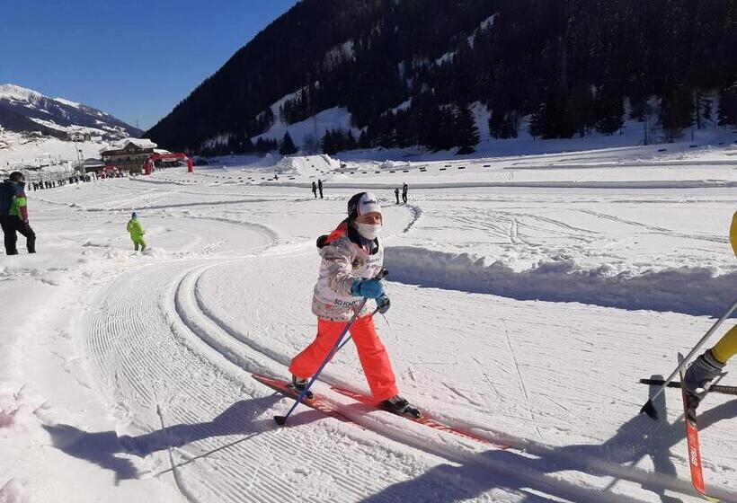 בית מלון כפרי Ortles Dolomiti Walking & Spa