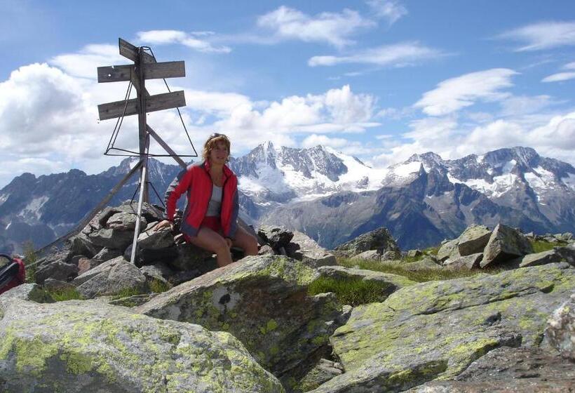 בית מלון כפרי Ortles Dolomiti Walking & Spa