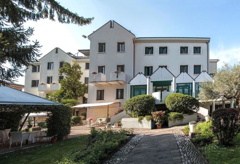 Park Hotel Ai Pini & Restaurant Ai Pini