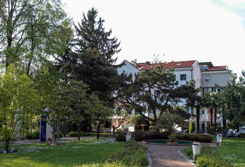 Park Hotel Ai Pini & Restaurant Ai Pini