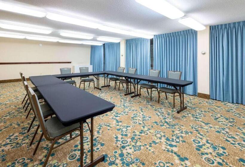 فندق Pear Tree Inn St. Louis Near Union Station