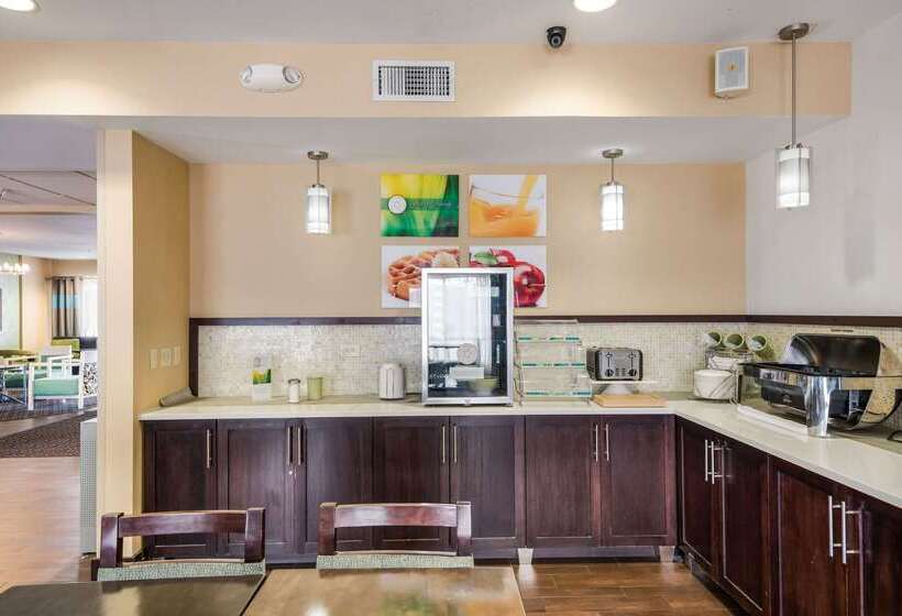 فندق Quality Inn & Suites Quincy  Downtown