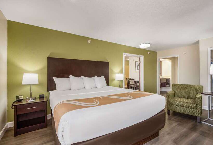 בית מלון כפרי Quality Inn & Suites Quincy  Downtown