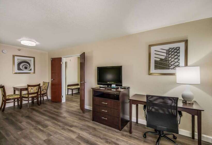 בית מלון כפרי Quality Inn & Suites Quincy  Downtown