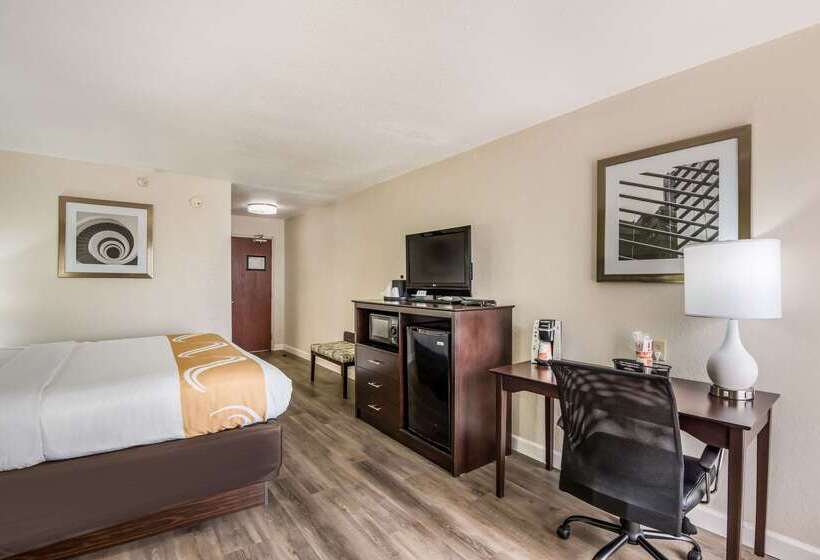 בית מלון כפרי Quality Inn & Suites Quincy  Downtown