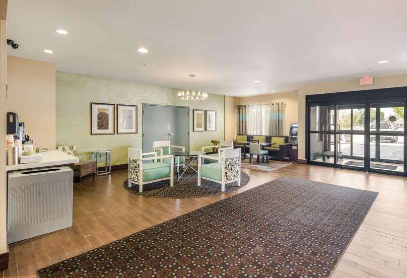 בית מלון כפרי Quality Inn & Suites Quincy  Downtown