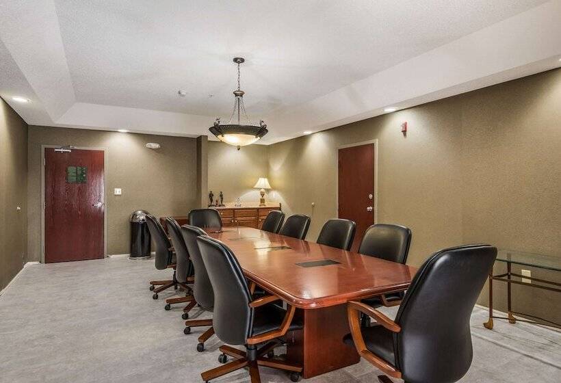 فندق Quality Inn & Suites Quincy  Downtown