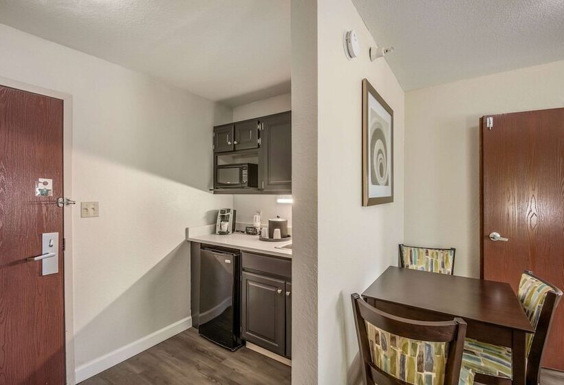 هتل Quality Inn & Suites Quincy  Downtown