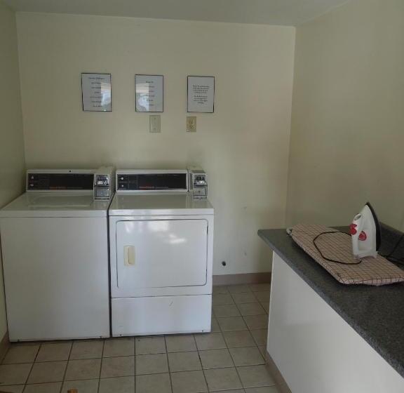 ホテル Red Carpet Inn Syracuse Airport