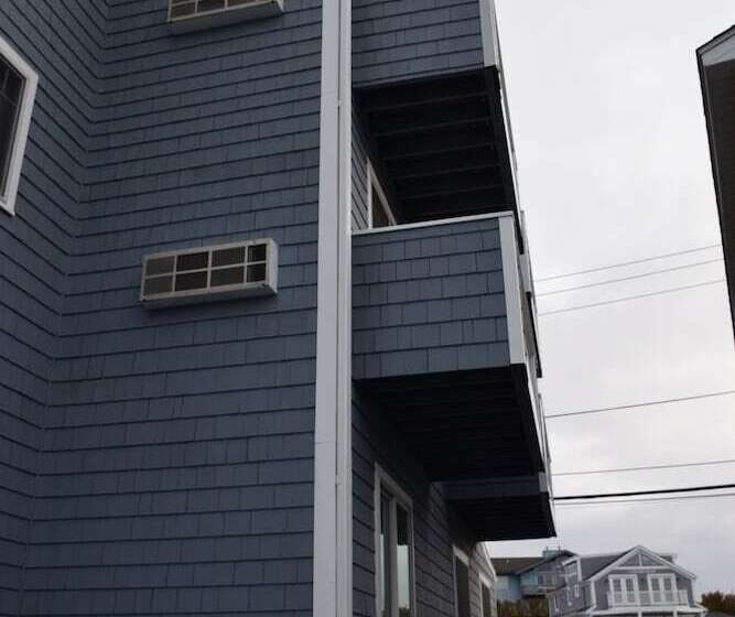 Отель Rhea's Inn By The Sea