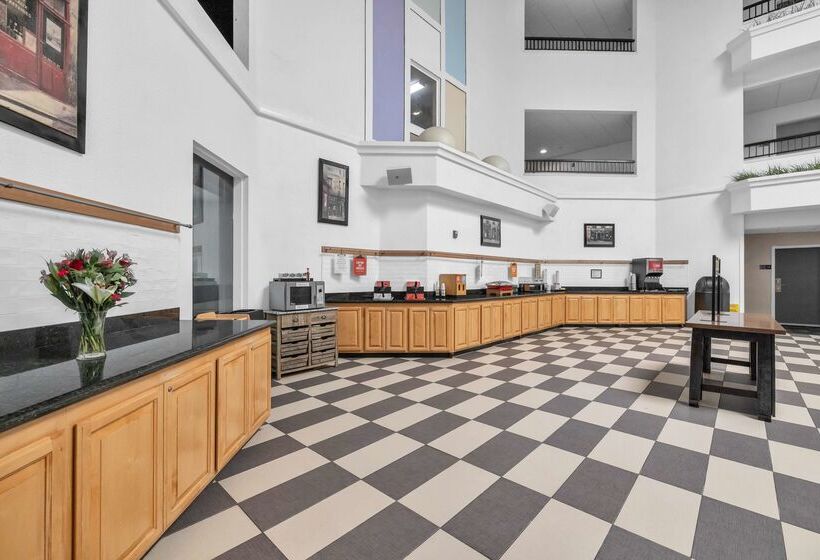 Отель Sonesta Essential Vacaville  Napa Valley