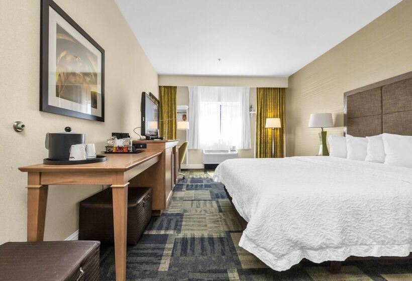 Отель Sonesta Essential Vacaville  Napa Valley