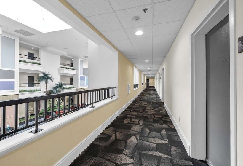 Отель Sonesta Essential Vacaville  Napa Valley