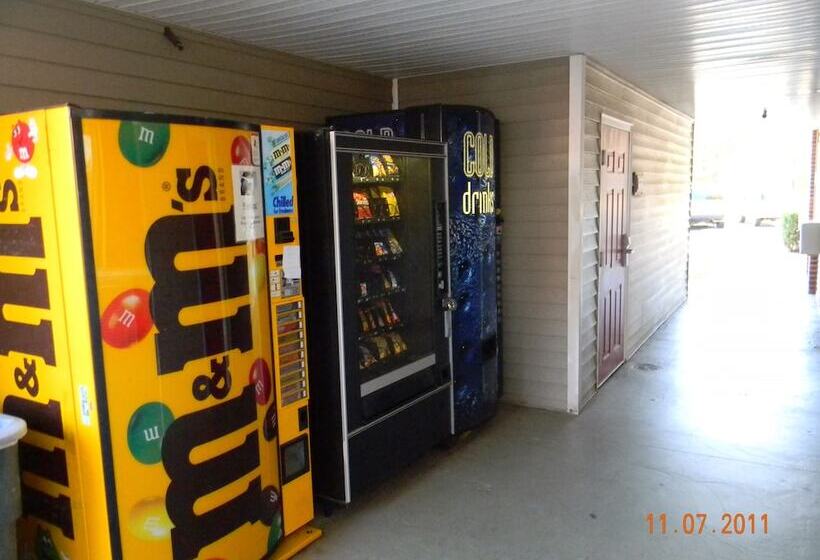 فندق Stay Inn & Suites   Stockbridge