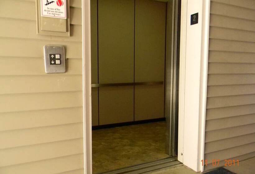 فندق Stay Inn & Suites   Stockbridge