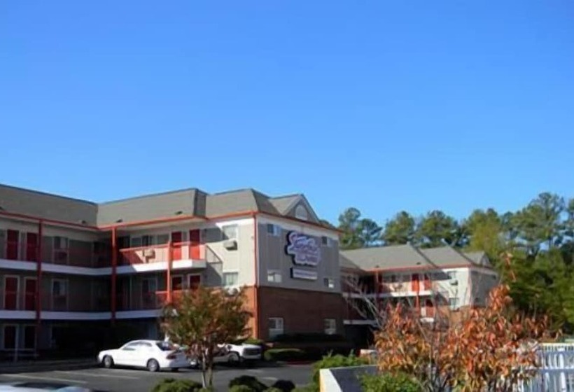 فندق Stay Inn & Suites   Stockbridge