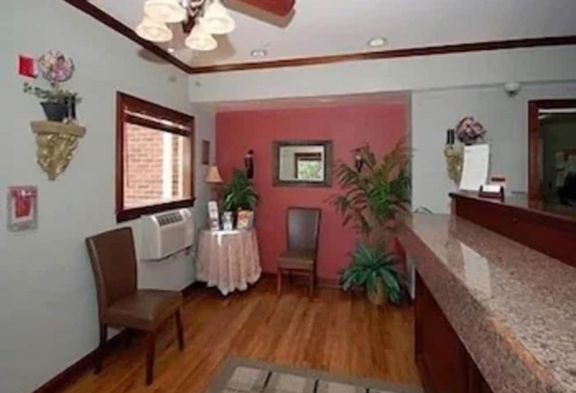 فندق Stay Inn & Suites   Stockbridge