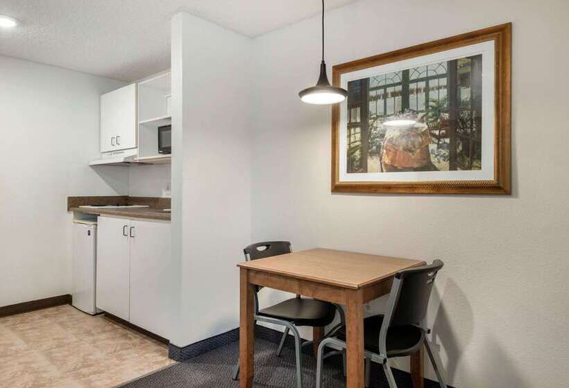 فندق Suburban Studios Lakeland North I4