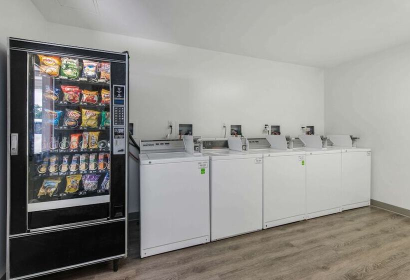 فندق Suburban Studios Lakeland North I4